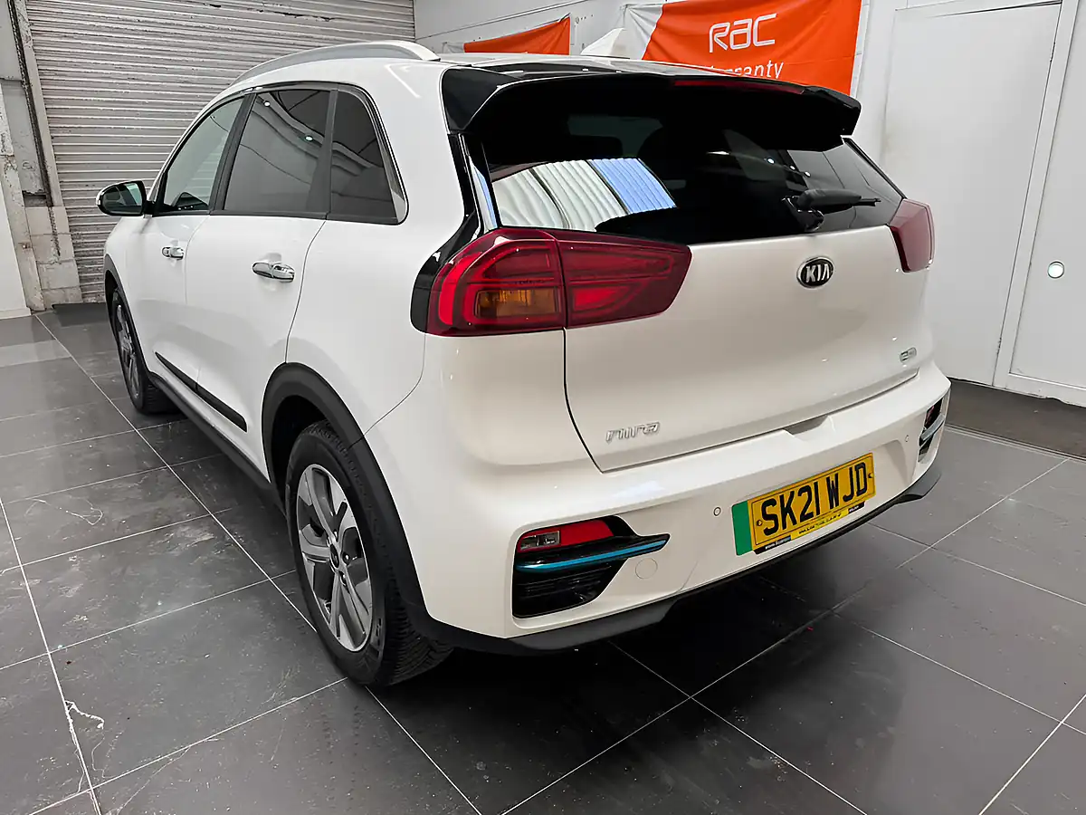 Used 2021 Kia Niro 3 White - Interior and Exterior details 6