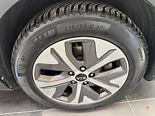Used 2021 Kia Niro 3 White - Interior and Exterior details 9