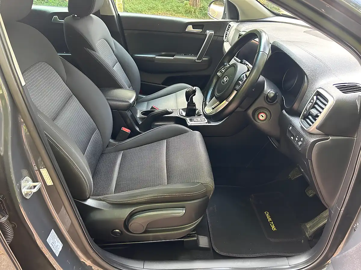 Used 2021 Kia Sportage 2 Grey - Interior and Exterior details 15
