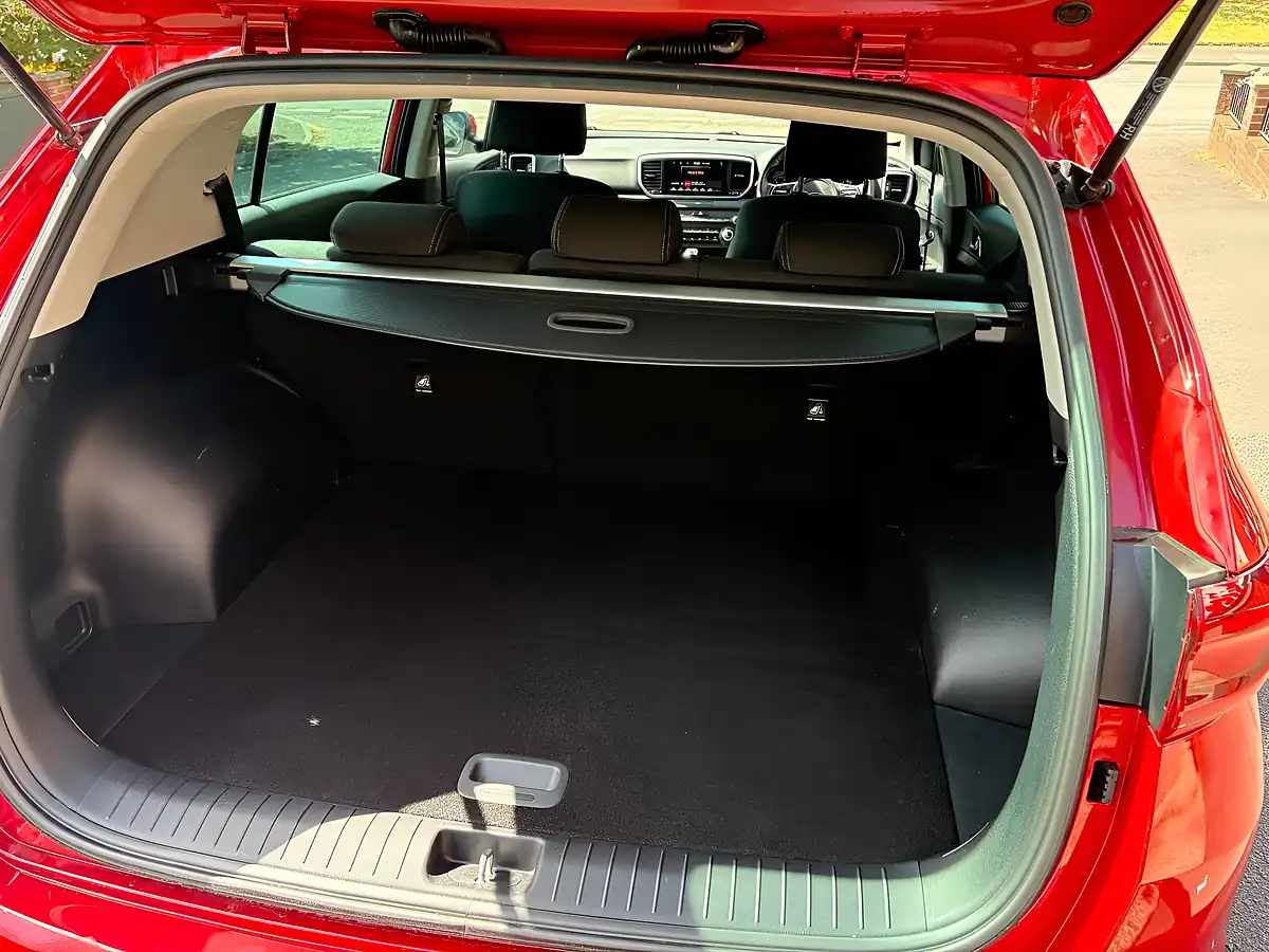Used 2021 Kia Sportage 2 Red - Interior and Exterior details 12