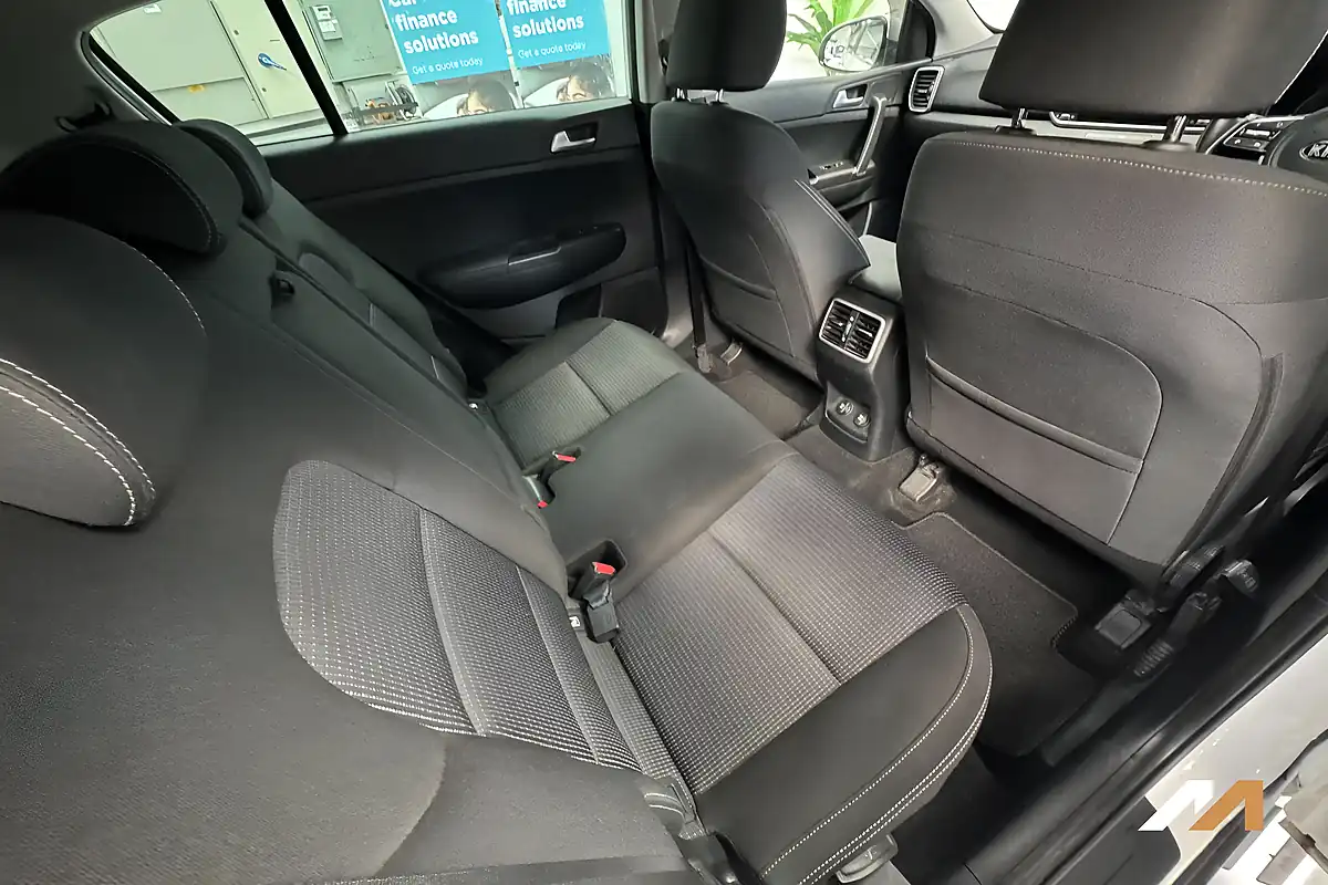 Used 2021 Kia Sportage 2 White - Interior and Exterior details 16