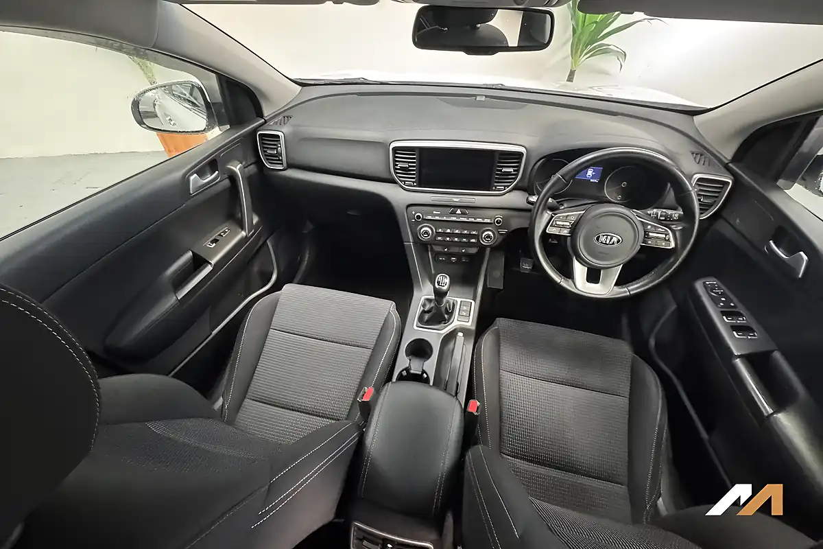 Used 2021 Kia Sportage 2 White - Interior and Exterior details 3
