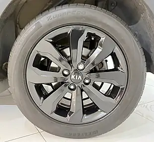 Used 2021 Kia Stonic 2 Yellow - Interior and Exterior details 11