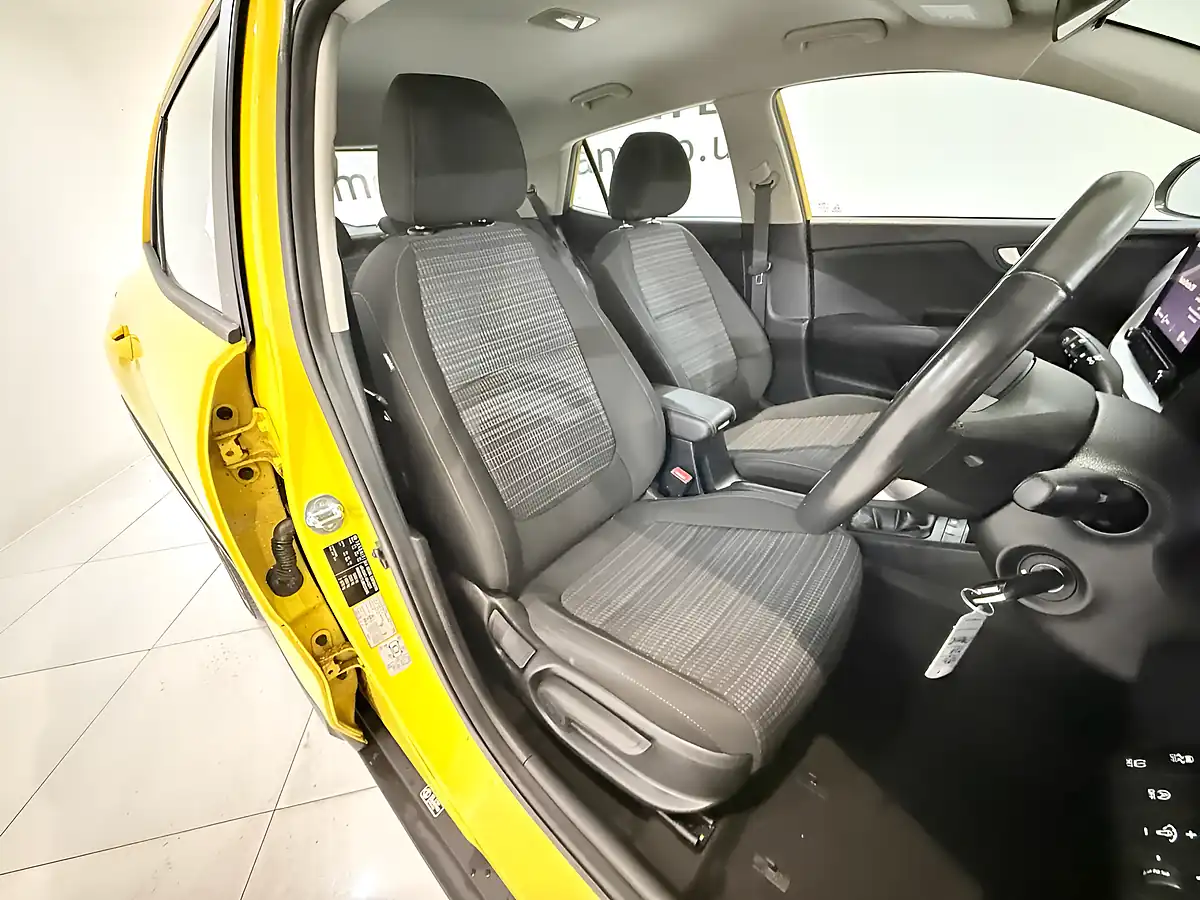 Used 2021 Kia Stonic 2 Yellow - Interior and Exterior details 14