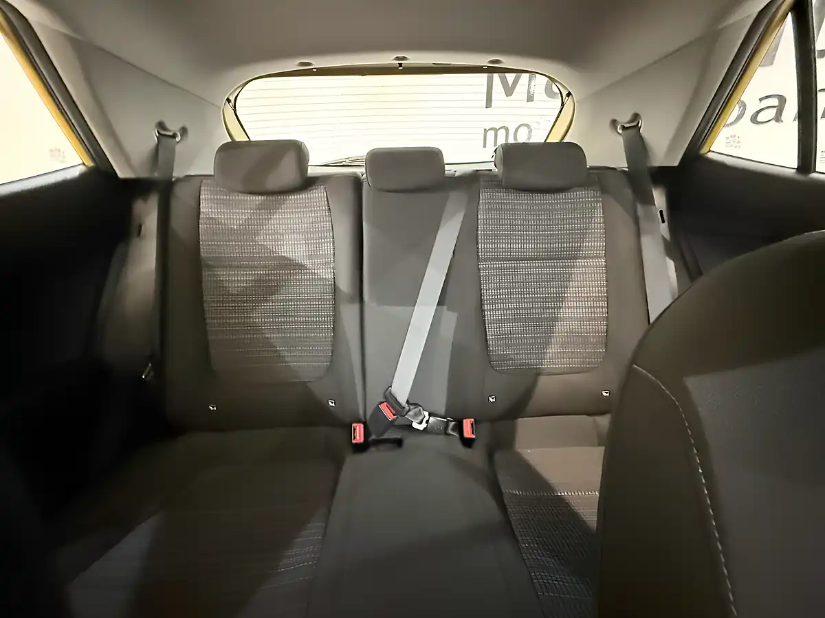 Used 2021 Kia Stonic 2 Yellow - Interior and Exterior details 17