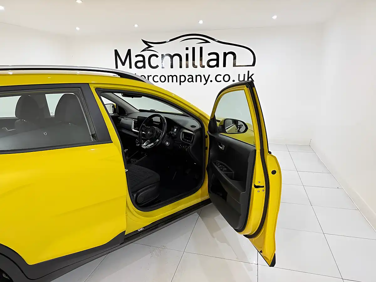 Used 2021 Kia Stonic 2 Yellow - Interior and Exterior details 18