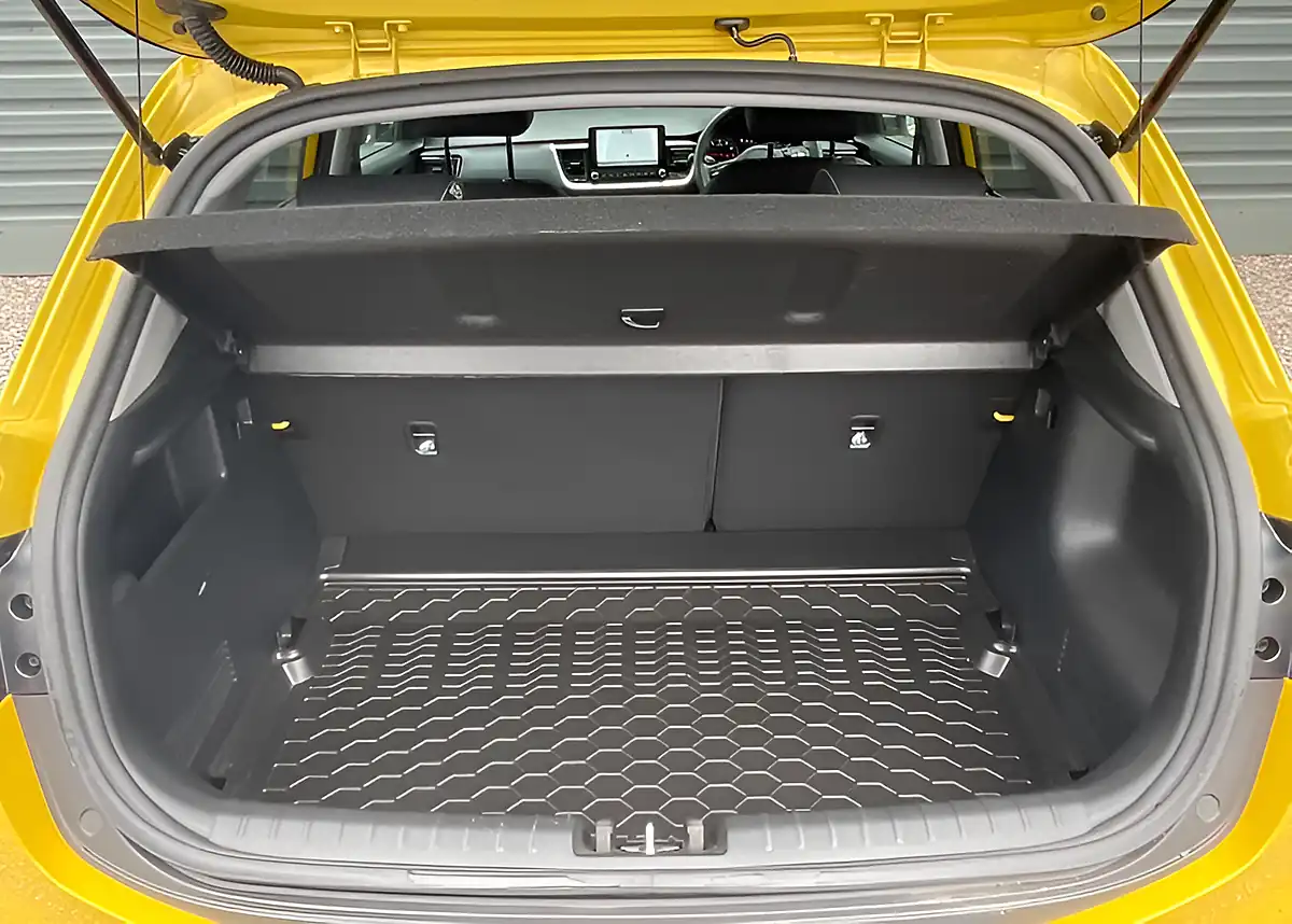 Used 2021 Kia Stonic GT-Line Yellow - Interior and Exterior details 15