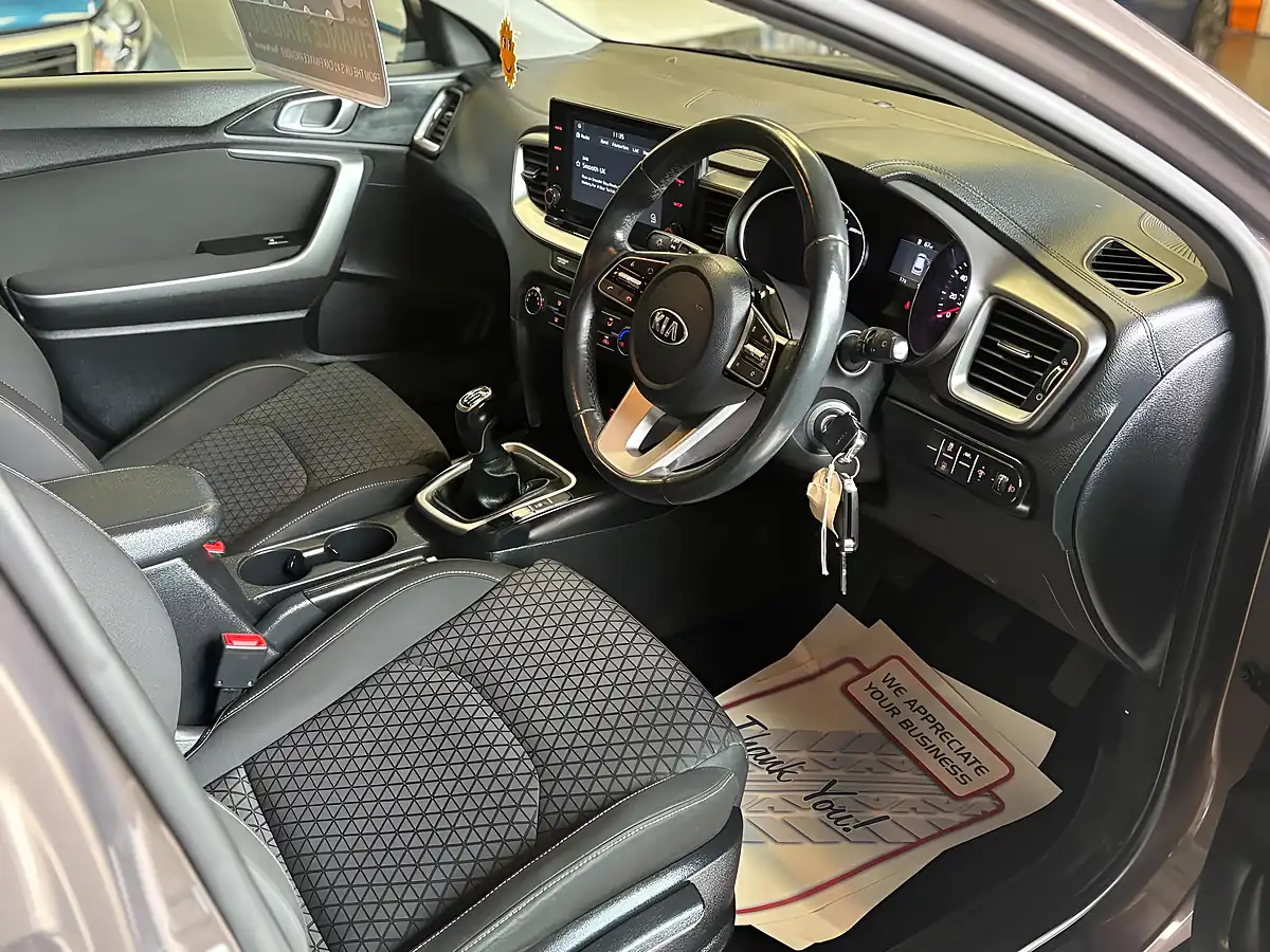 Used 2021 Kia Xceed 2 Brown - Interior and Exterior details 10