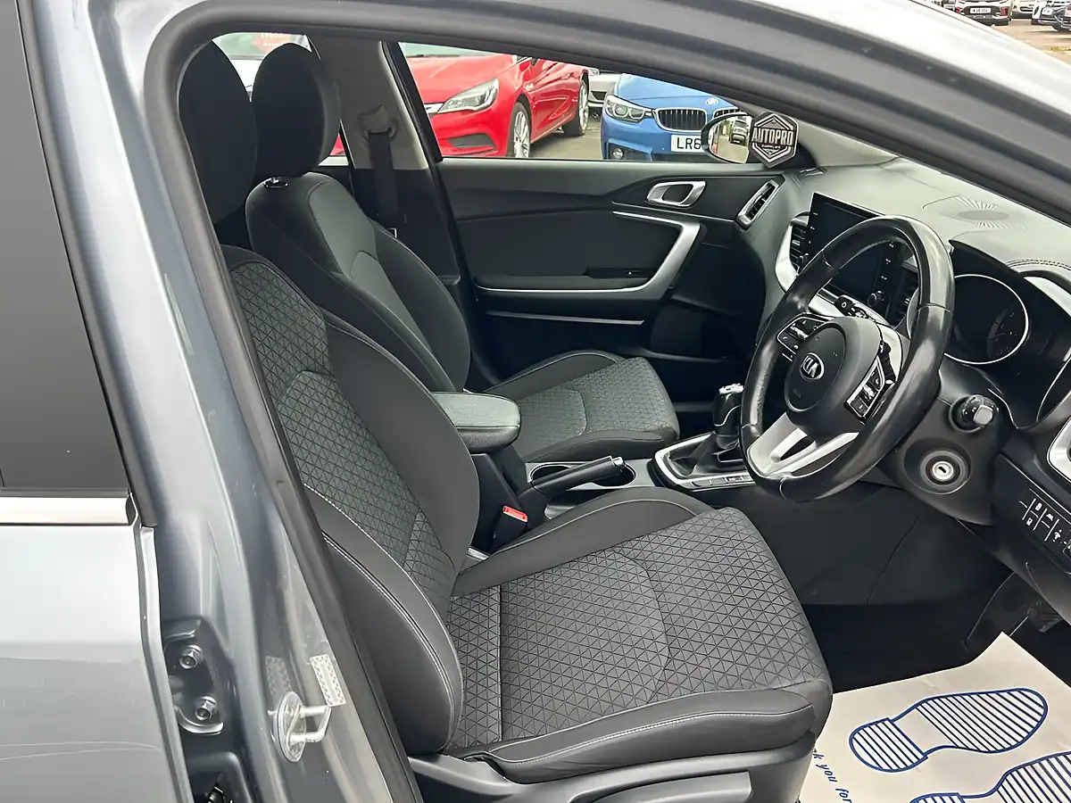 Used 2021 Kia Xceed 2 Silver - Interior and Exterior details 10