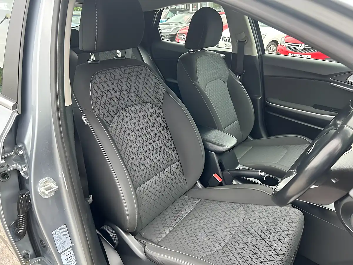 Used 2021 Kia Xceed 2 Silver - Interior and Exterior details 11
