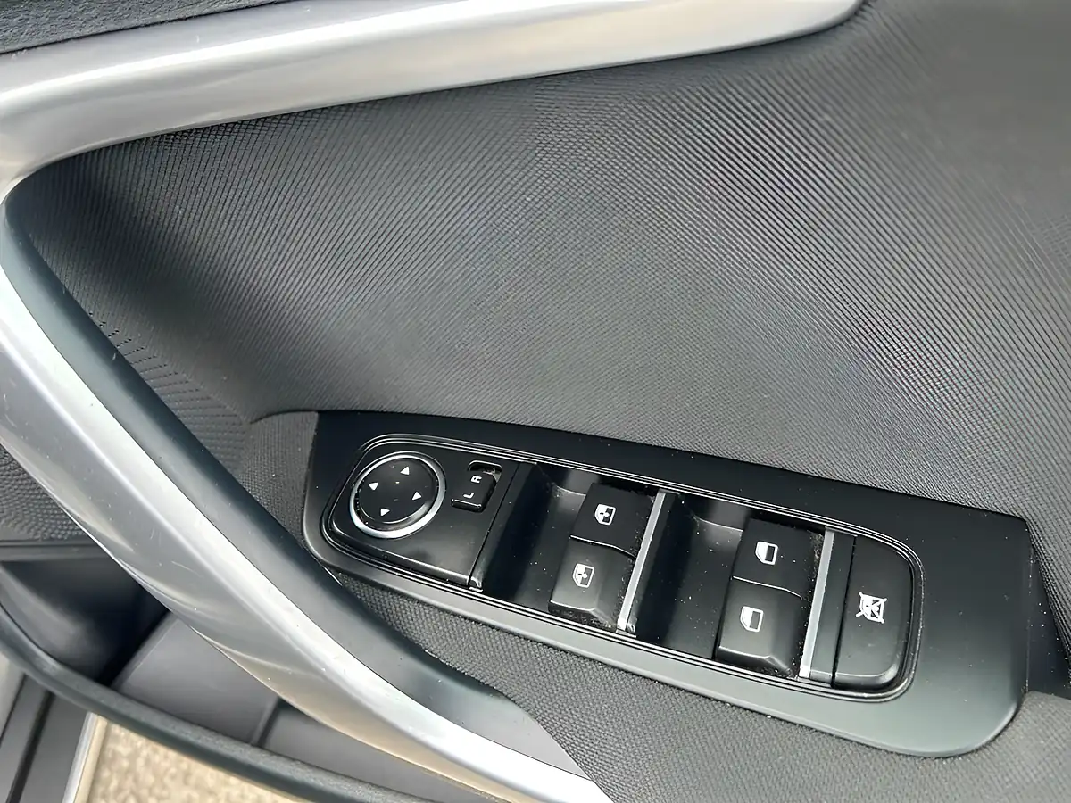 Used 2021 Kia Xceed 2 Silver - Interior and Exterior details 12