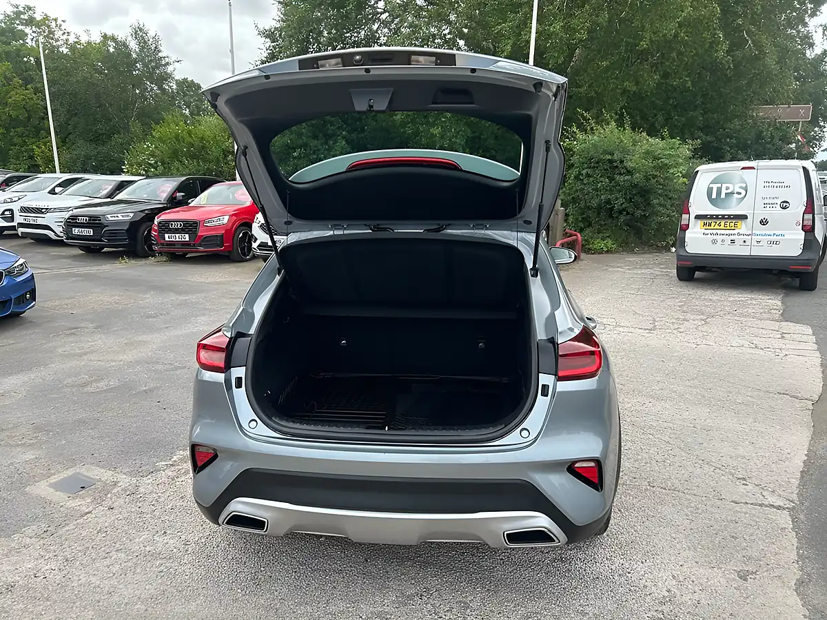 Used 2021 Kia Xceed 2 Silver - Interior and Exterior details 6