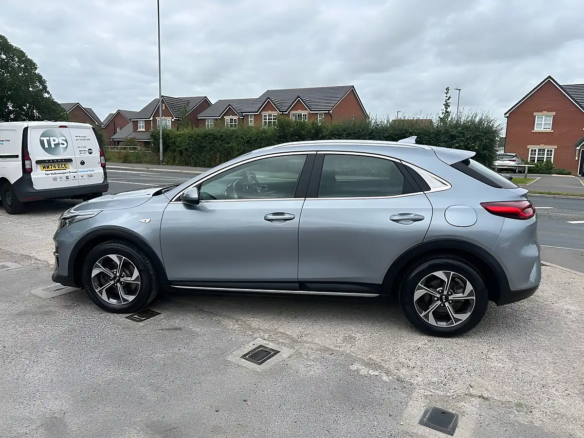 Used 2021 Kia Xceed 2 Silver - Interior and Exterior details 7
