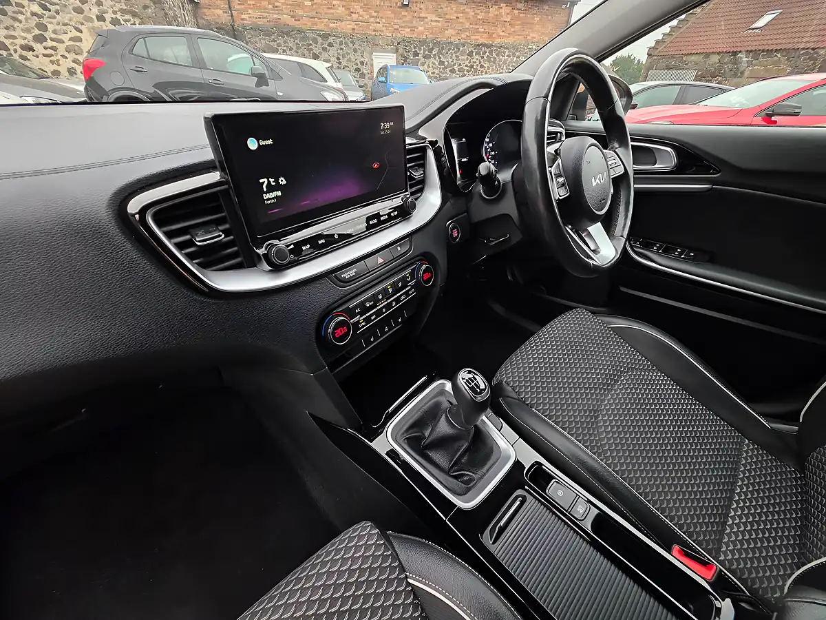 Used 2021 Kia Xceed 3 Machined Bronze Metallic - Interior and Exterior details 11