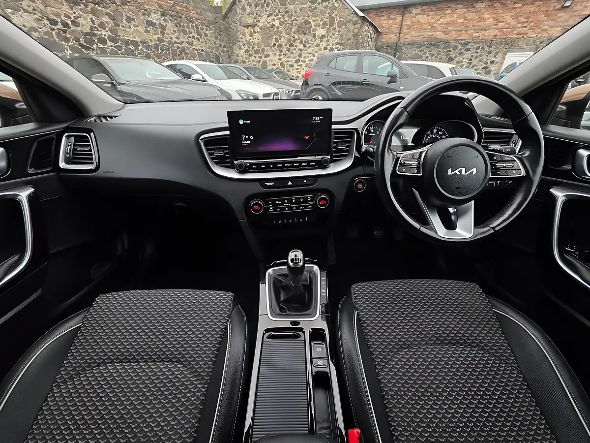 Used 2021 Kia Xceed 3 Machined Bronze Metallic - Interior and Exterior details 7