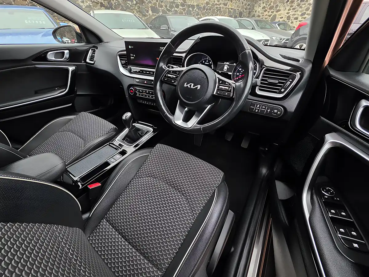 Used 2021 Kia Xceed 3 Machined Bronze Metallic - Interior and Exterior details 8