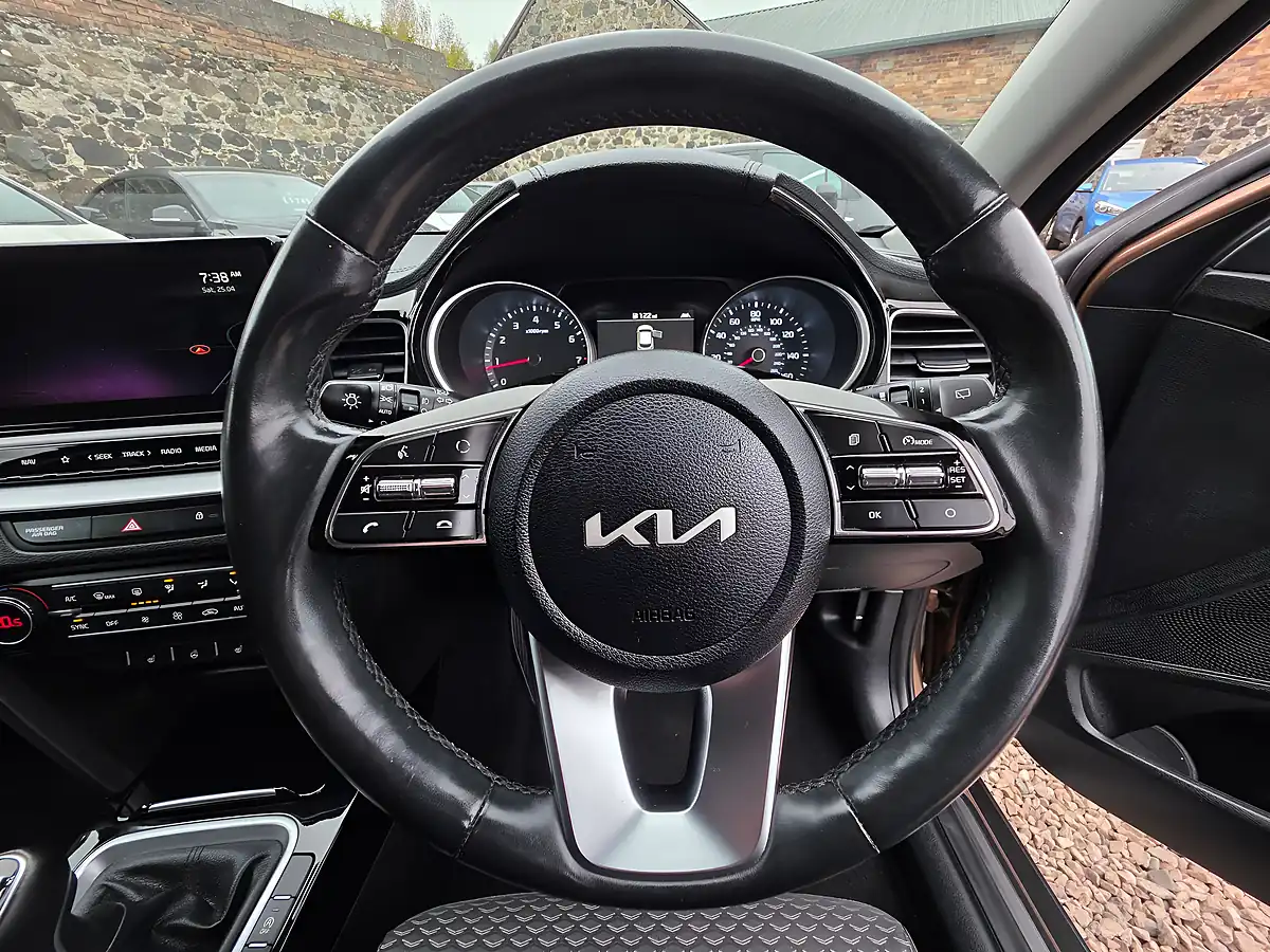 Used 2021 Kia Xceed 3 Machined Bronze Metallic - Interior and Exterior details 9
