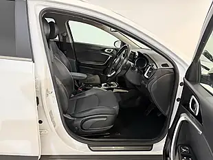Used 2021 Kia Xceed 3 White - Interior and Exterior details 10