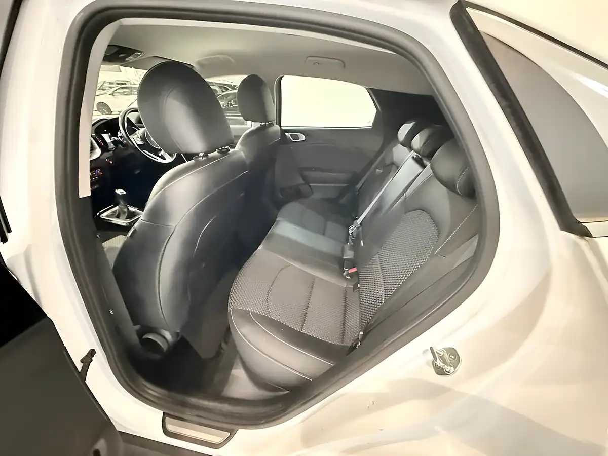 Used 2021 Kia Xceed 3 White - Interior and Exterior details 12