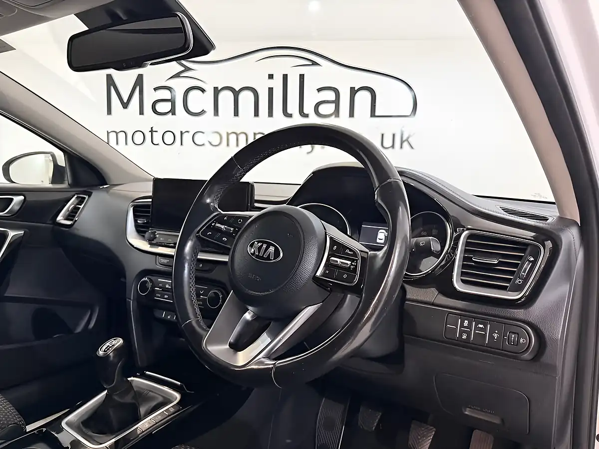Used 2021 Kia Xceed 3 White - Interior and Exterior details 14