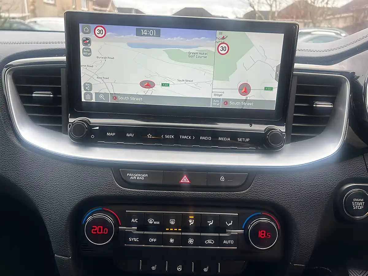Used 2021 Kia Xceed 3 White - Interior and Exterior details 12