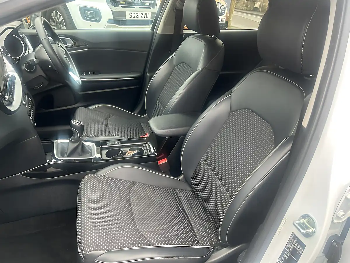 Used 2021 Kia Xceed 3 White - Interior and Exterior details 13