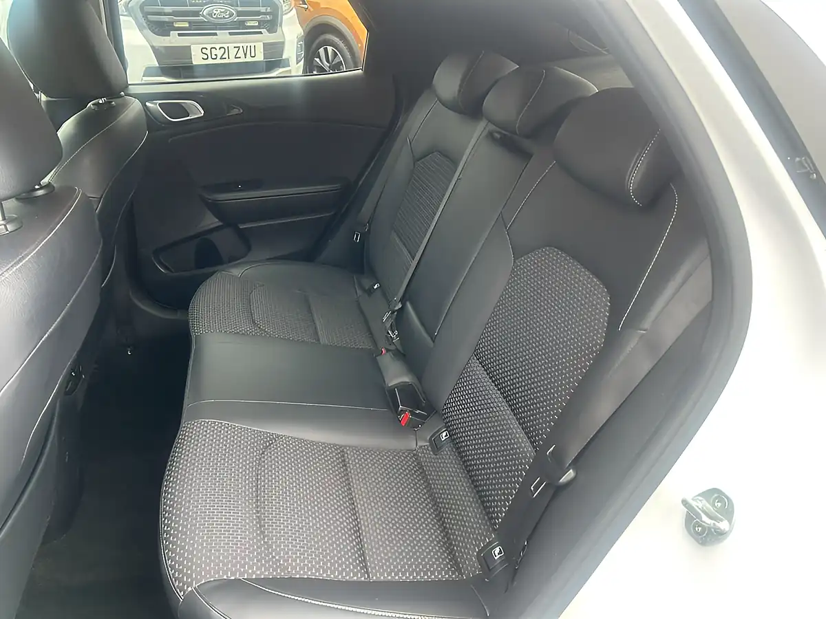 Used 2021 Kia Xceed 3 White - Interior and Exterior details 16