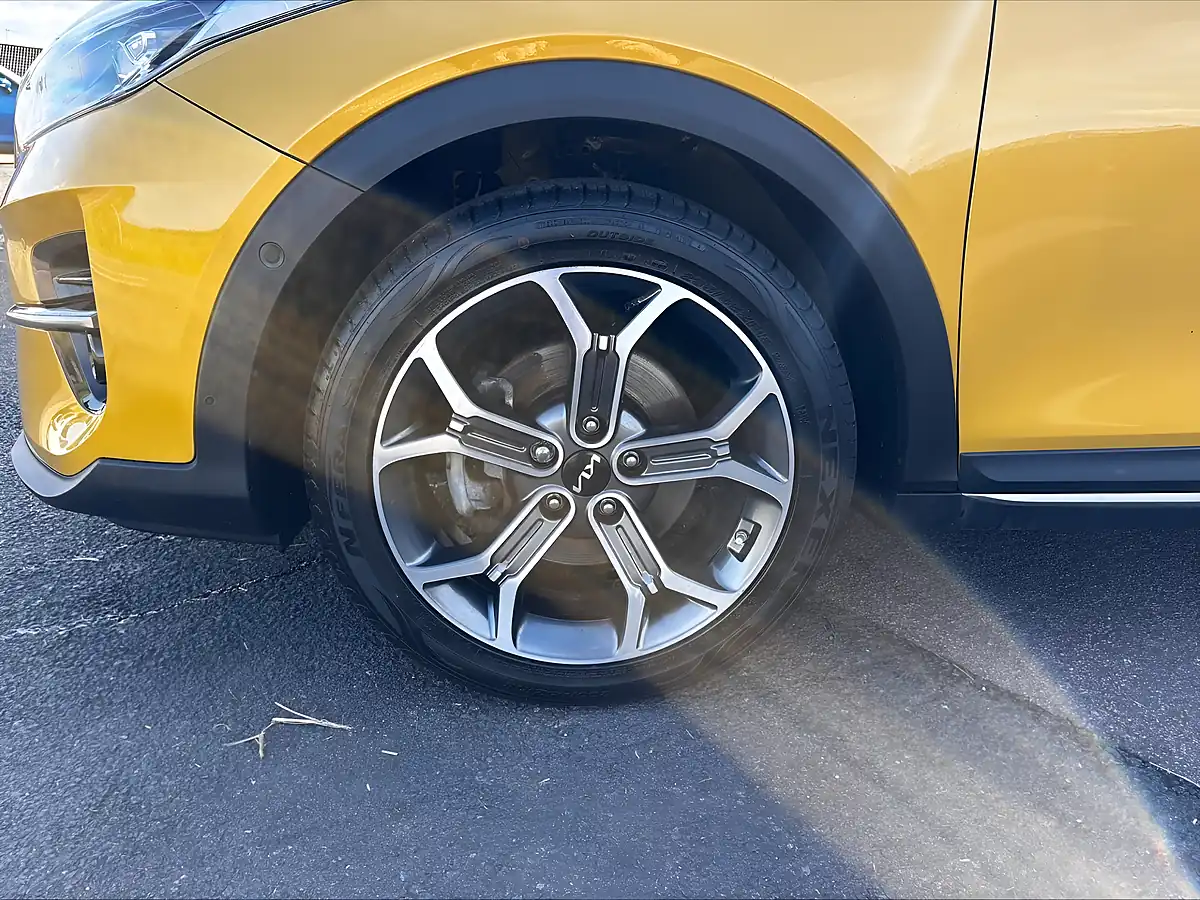 Used 2021 Kia Xceed 4 Yellow - Interior and Exterior details 12
