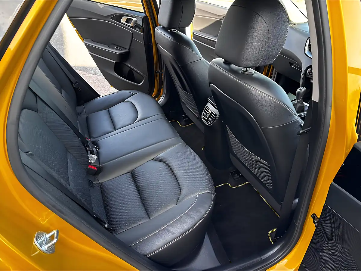 Used 2021 Kia Xceed 4 Yellow - Interior and Exterior details 14