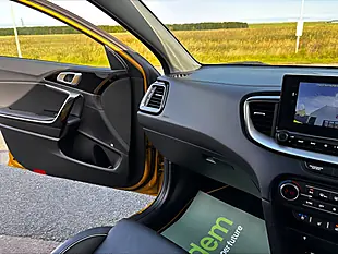 Used 2021 Kia Xceed 4 Yellow - Interior and Exterior details 17