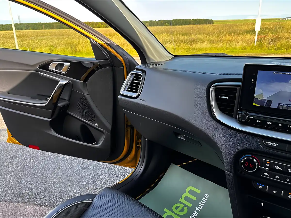 Used 2021 Kia Xceed 4 Yellow - Interior and Exterior details 17