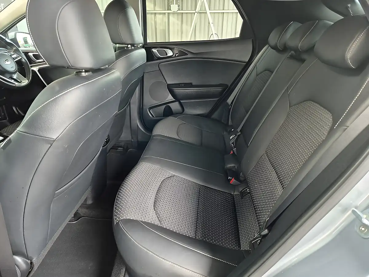 Used 2021 Kia Xceed Edition Silver - Interior and Exterior details 15