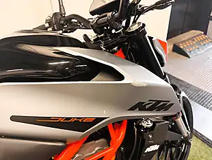 Used 2021 Ktm 125 Duke Naked Silver - Interior and Exterior details 12