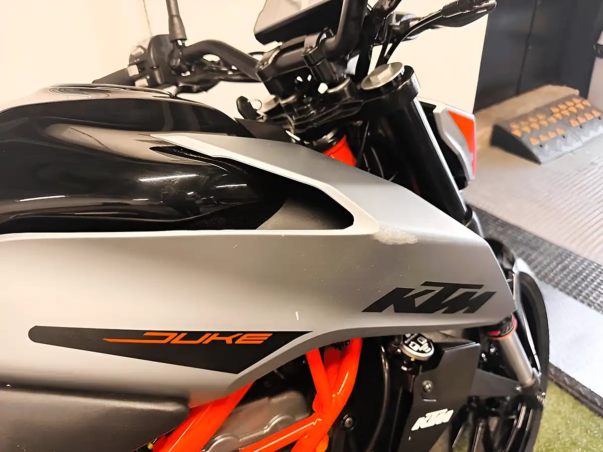 Used 2021 Ktm 125 Duke Naked Silver - Interior and Exterior details 12
