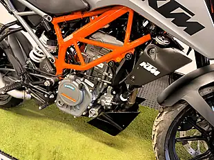 Used 2021 Ktm 125 Duke Naked Silver - Interior and Exterior details 14