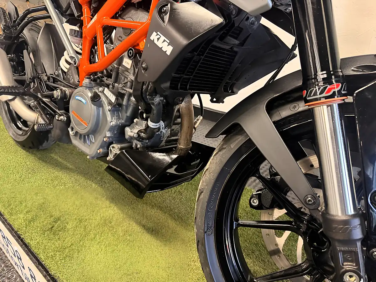 Used 2021 Ktm 125 Duke Naked Silver - Interior and Exterior details 15