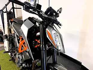 Used 2021 Ktm 125 Duke Naked Silver - Interior and Exterior details 18