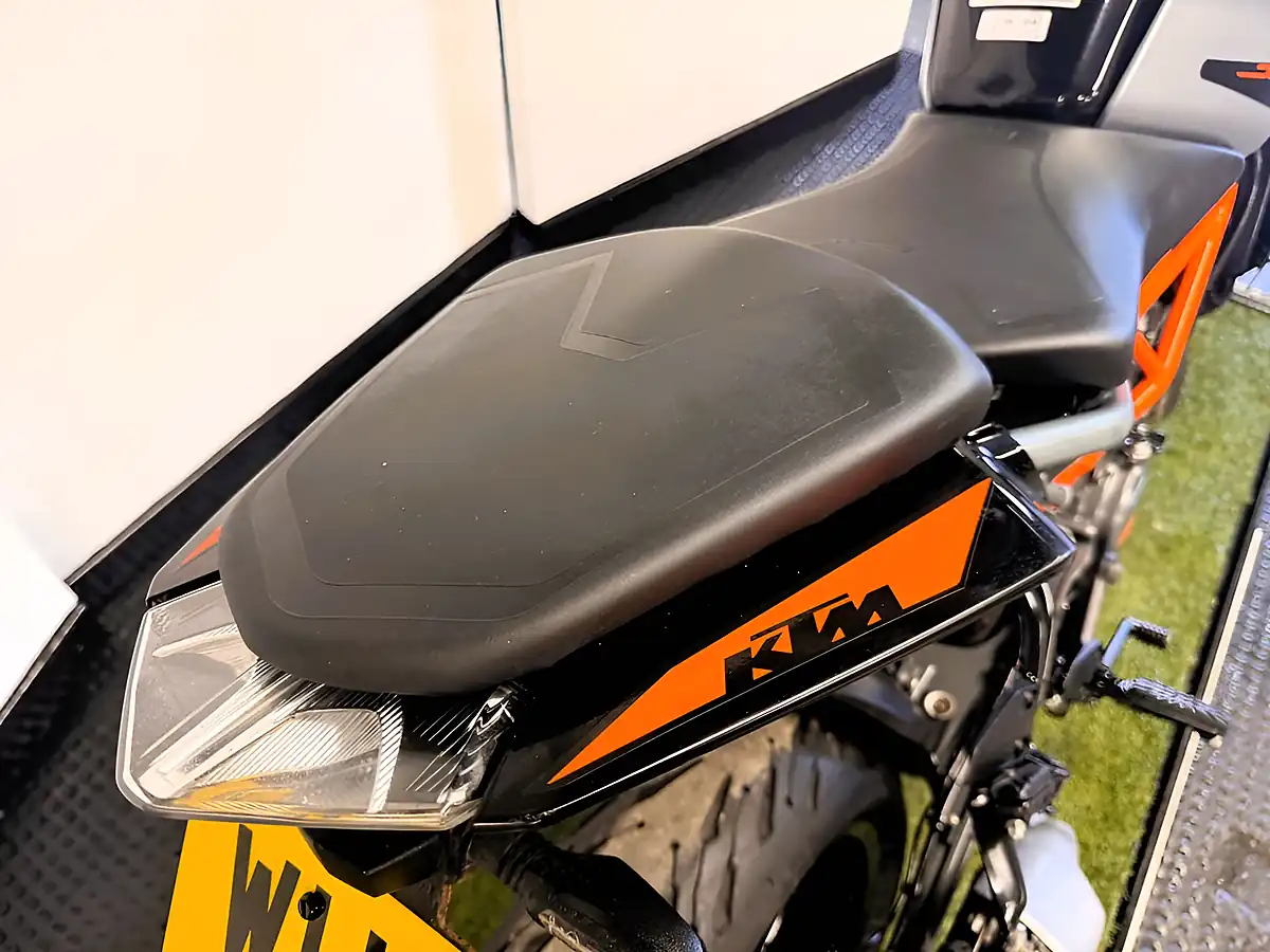 Used 2021 Ktm 125 Duke Naked Silver - Interior and Exterior details 2