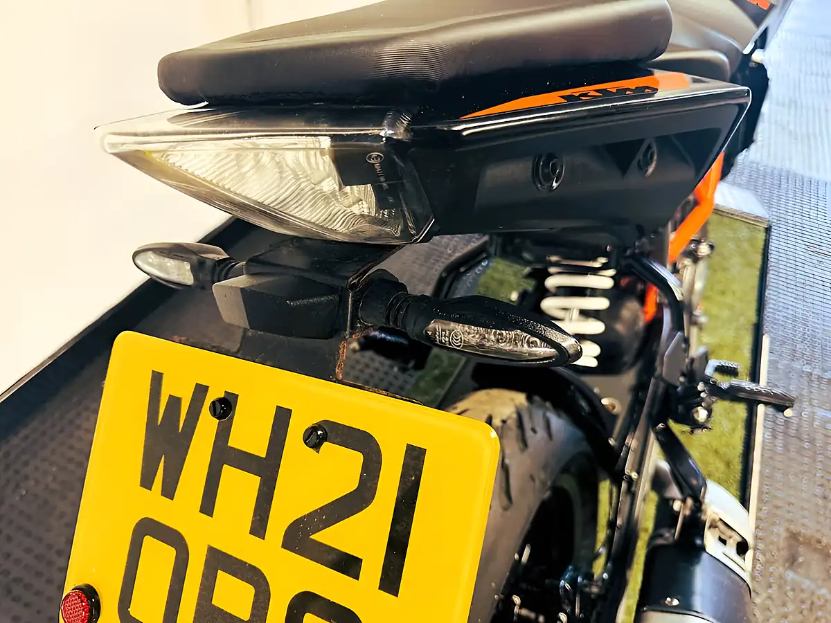 Used 2021 Ktm 125 Duke Naked Silver - Interior and Exterior details 3