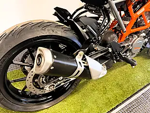Used 2021 Ktm 125 Duke Naked Silver - Interior and Exterior details 4