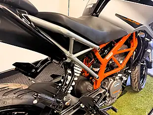 Used 2021 Ktm 125 Duke Naked Silver - Interior and Exterior details 7