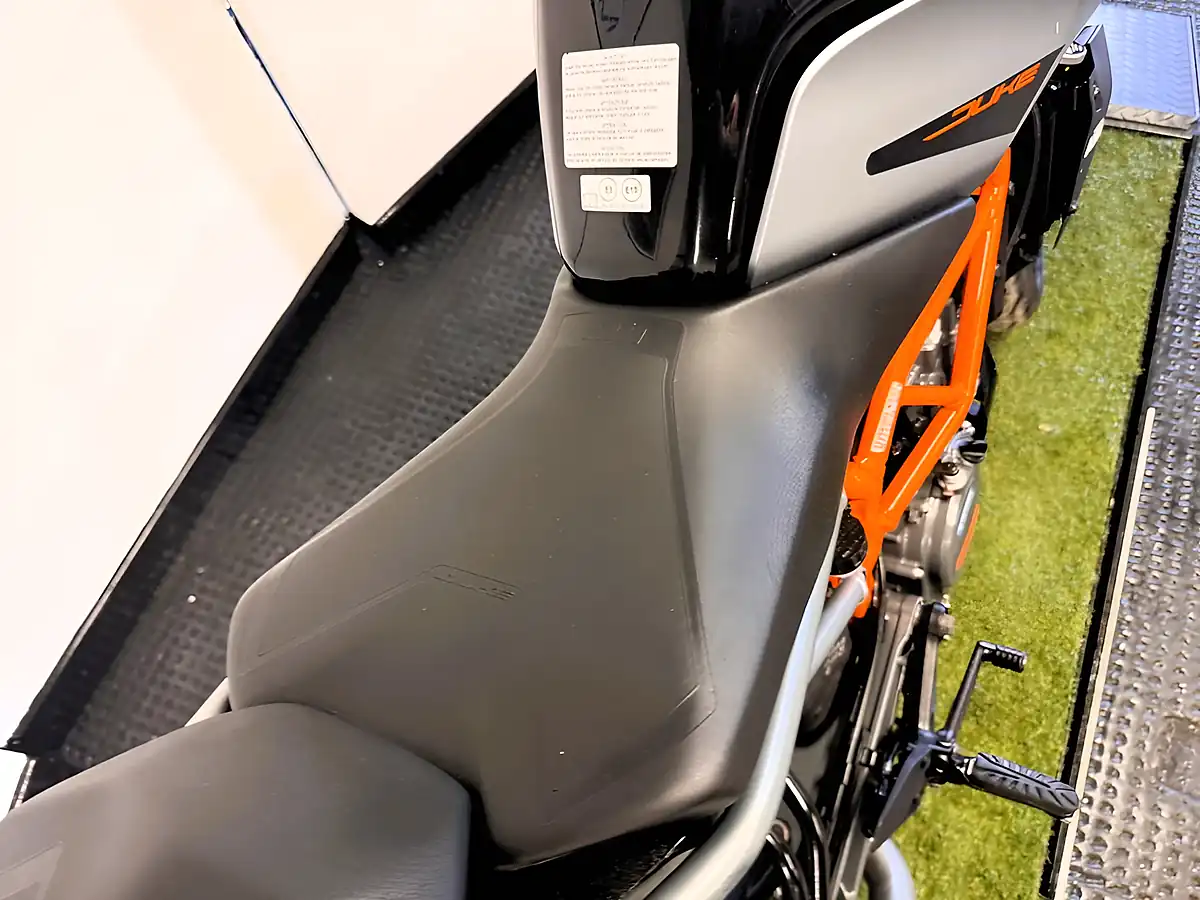 Used 2021 Ktm 125 Duke Naked Silver - Interior and Exterior details 8