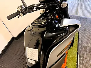 Used 2021 Ktm 125 Duke Naked Silver - Interior and Exterior details 9