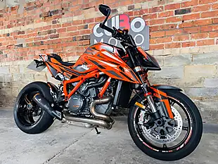 Used 2021 Ktm 1290 Super Duke R Tech Pack + Track Pack Orange - Interior and Exterior details 3