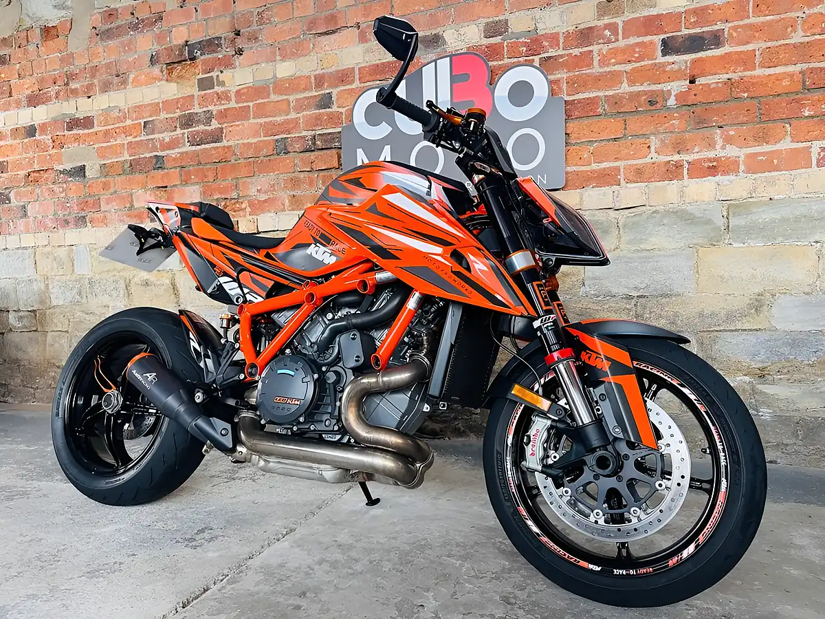 Used 2021 Ktm 1290 Super Duke R Tech Pack + Track Pack Orange - Interior and Exterior details 3