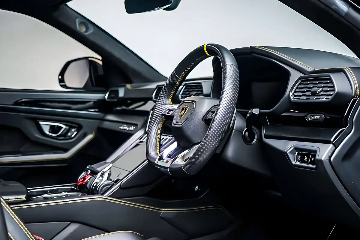 Used 2021 Lamborghini Urus Urban Nero Carbon Black - Interior and Exterior details 10