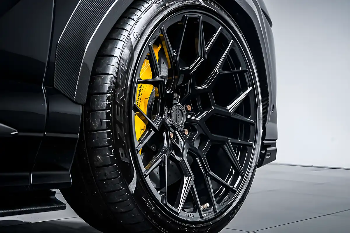 Used 2021 Lamborghini Urus Urban Nero Carbon Black - Interior and Exterior details 11
