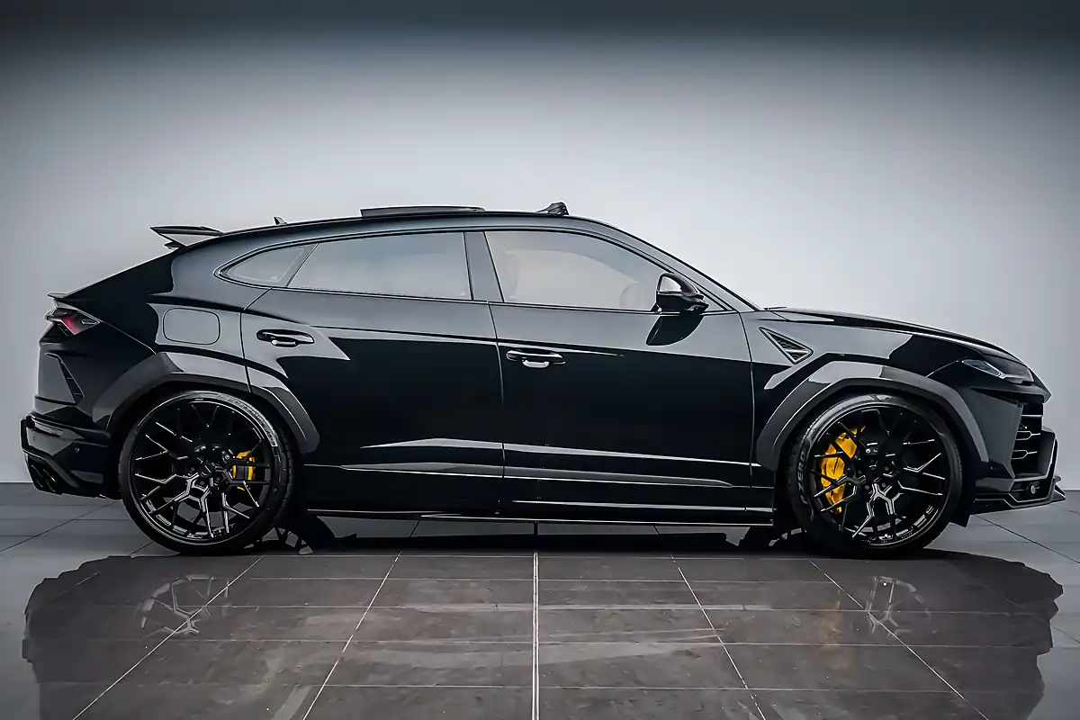 Used 2021 Lamborghini Urus Urban Nero Carbon Black - Interior and Exterior details 12