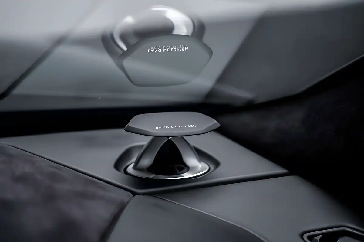 Used 2021 Lamborghini Urus Urban Nero Carbon Black - Interior and Exterior details 18