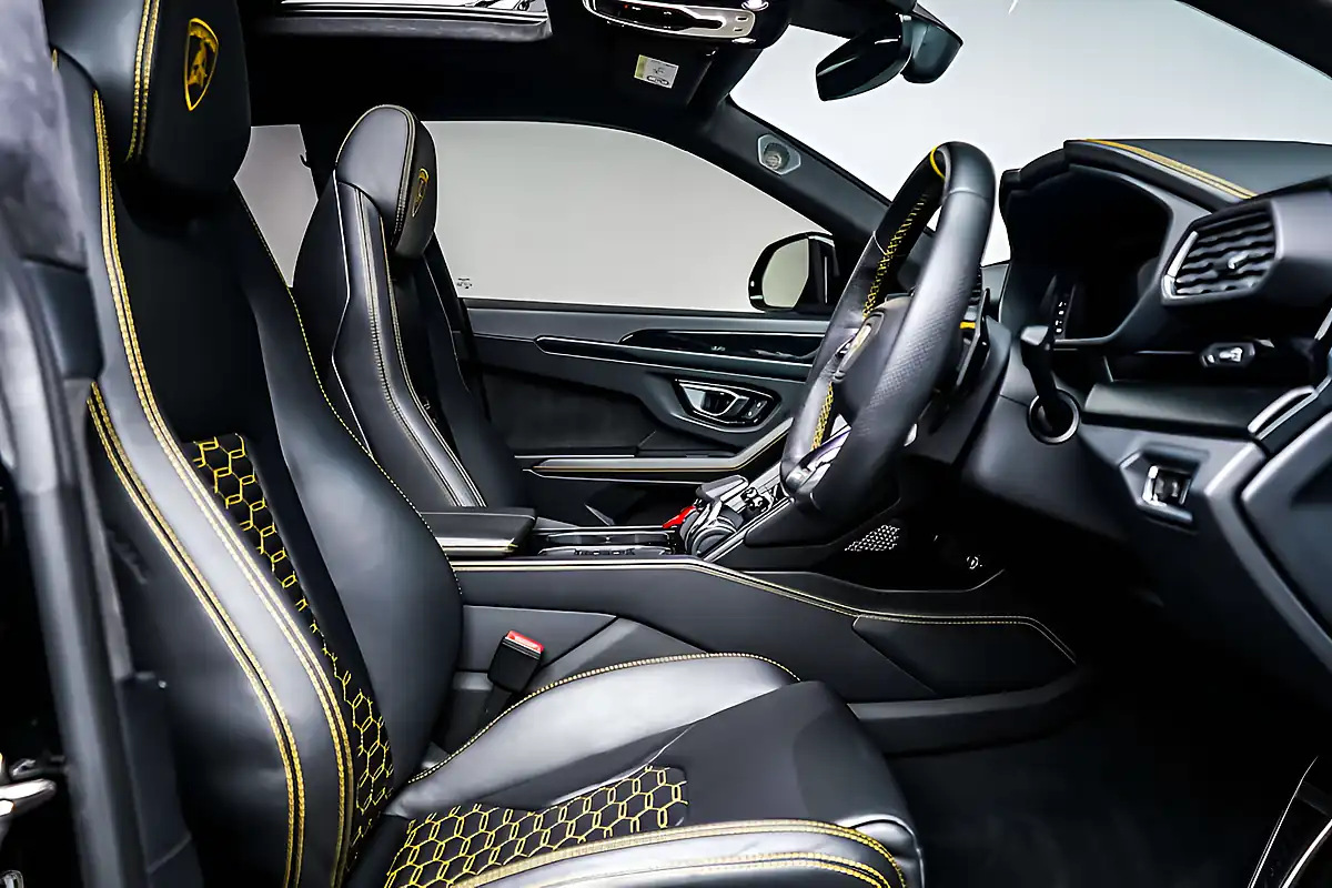 Used 2021 Lamborghini Urus Urban Nero Carbon Black - Interior and Exterior details 6